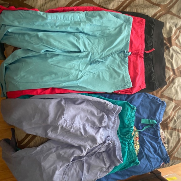 Scrubs - Picture 2 of 2